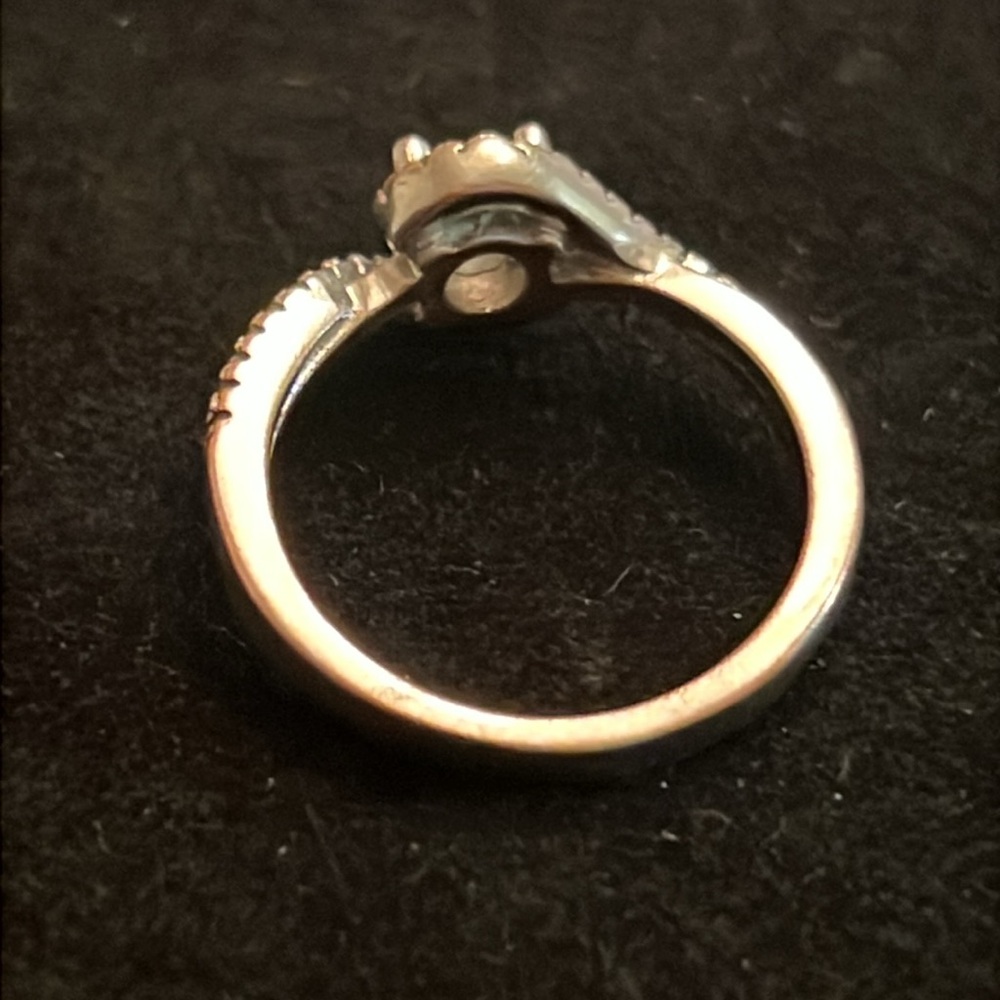 925 STERLING and DIAMOND RING SIZE 6.5 - Picture 4 of 6